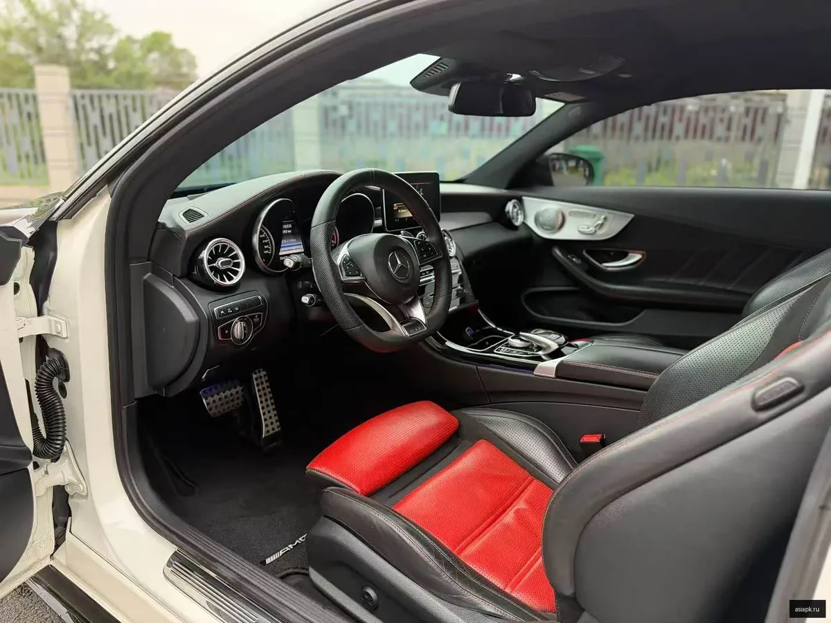 Mercedes-Benz C-Class 4