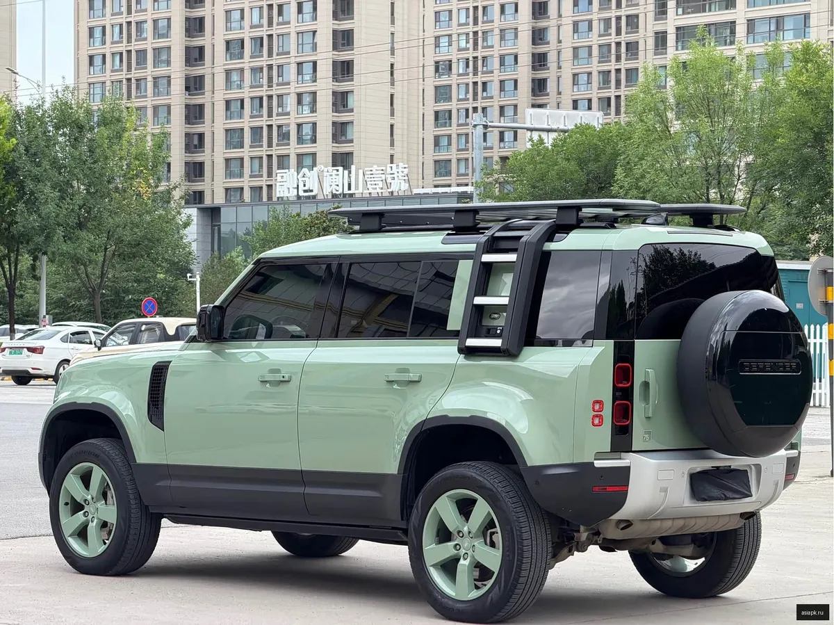 Land Rover Defender 4