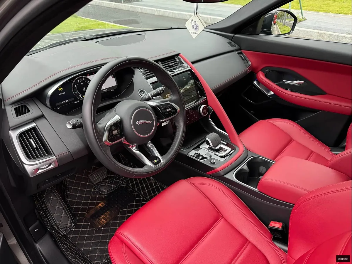Jaguar E-Pace 4