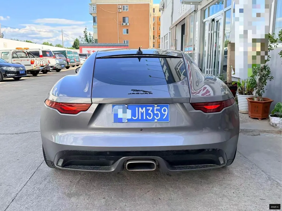 Jaguar F-Type 4