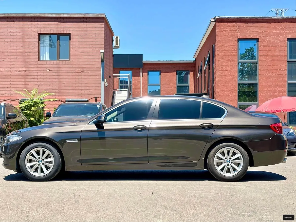 BMW 5-Series 4