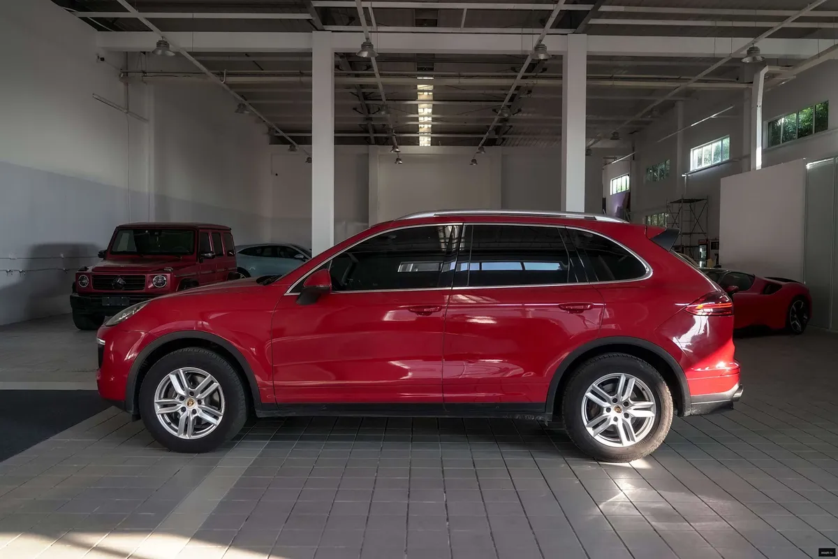 Porsche Cayenne 2