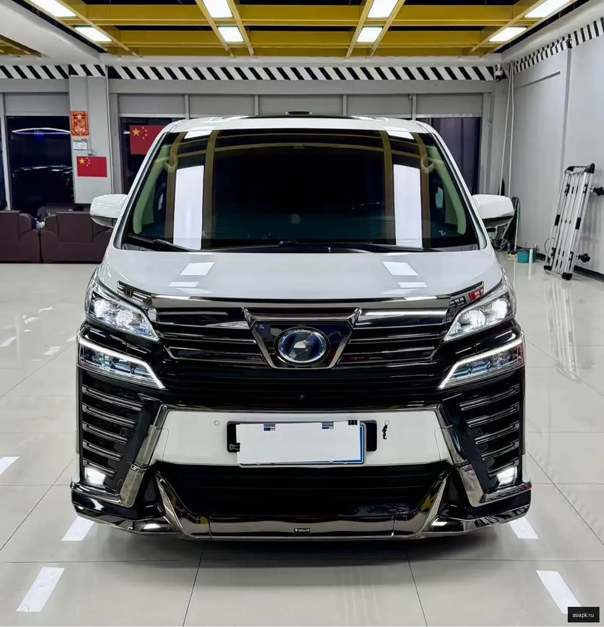 Toyota Vellfire 2