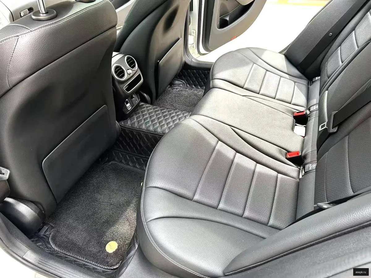 Mercedes-Benz C-Class 3