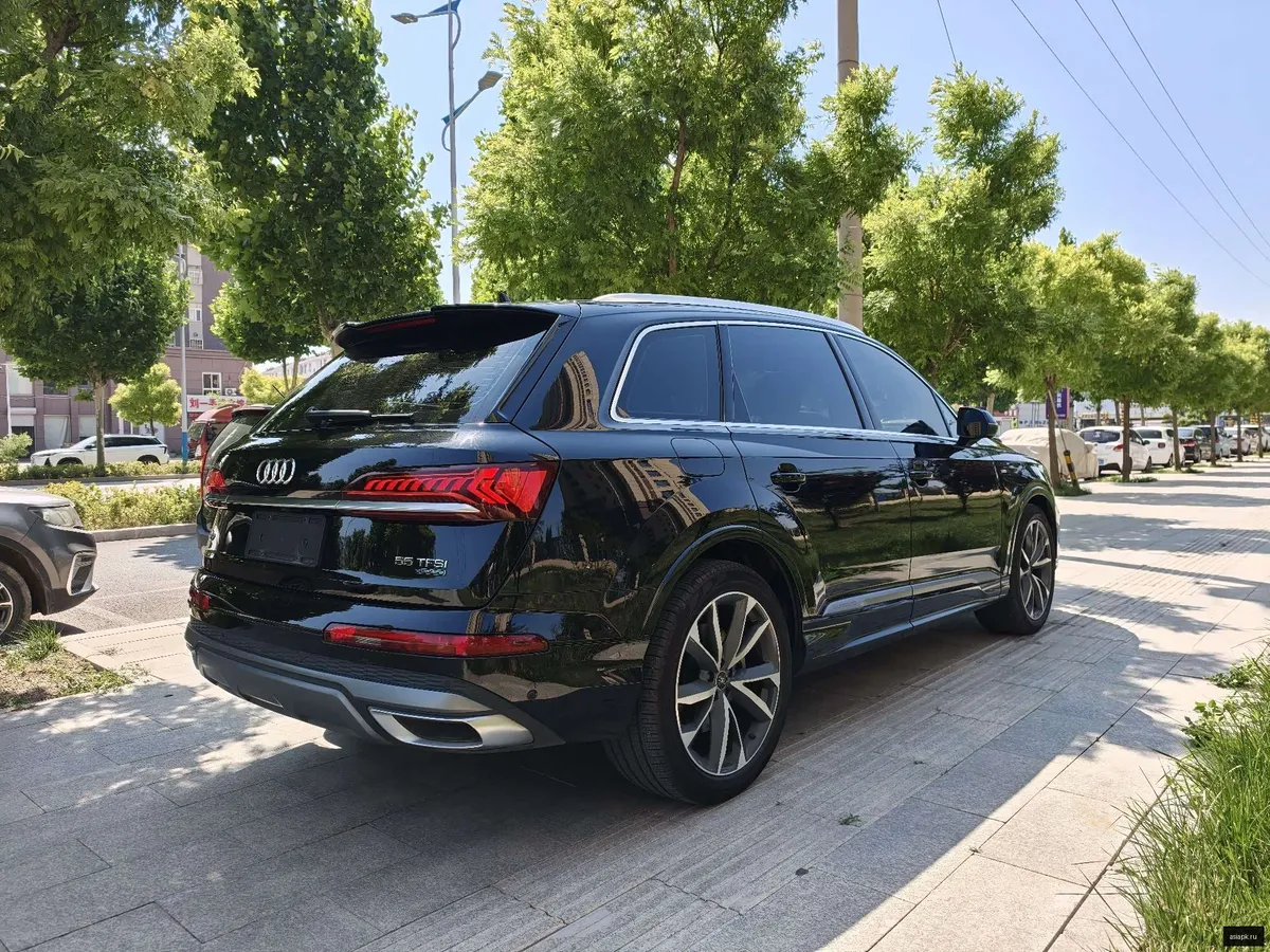 Audi Q7 6