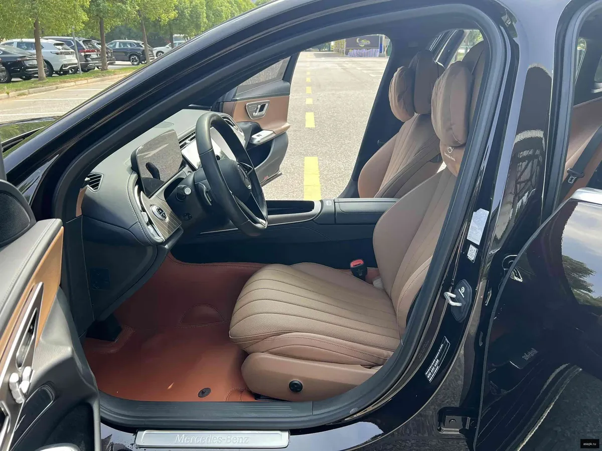 Mercedes-Benz E-Class 4