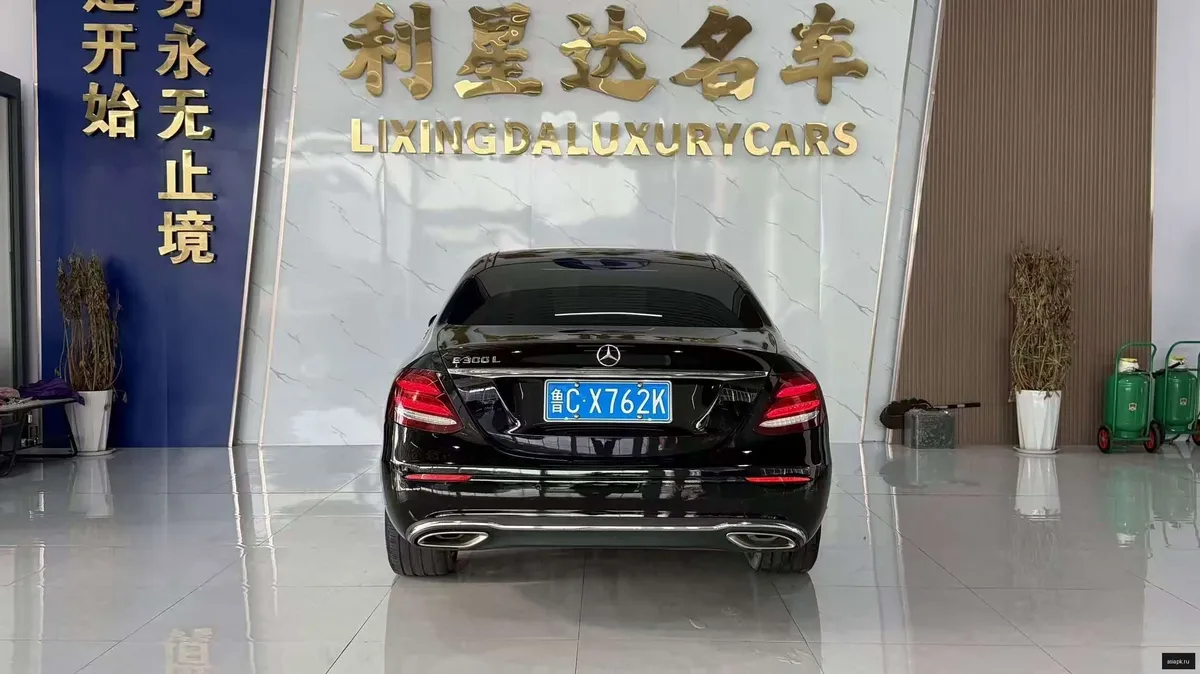 Mercedes-Benz E-Class 4