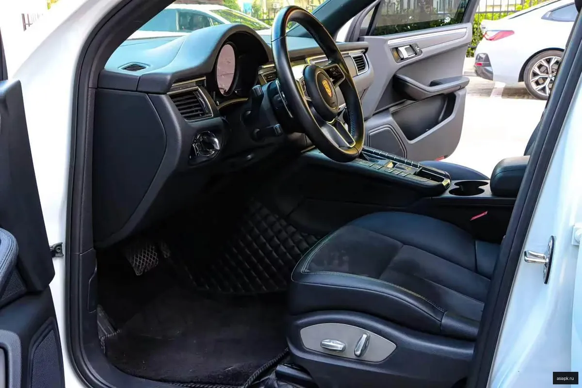 Porsche Macan 4