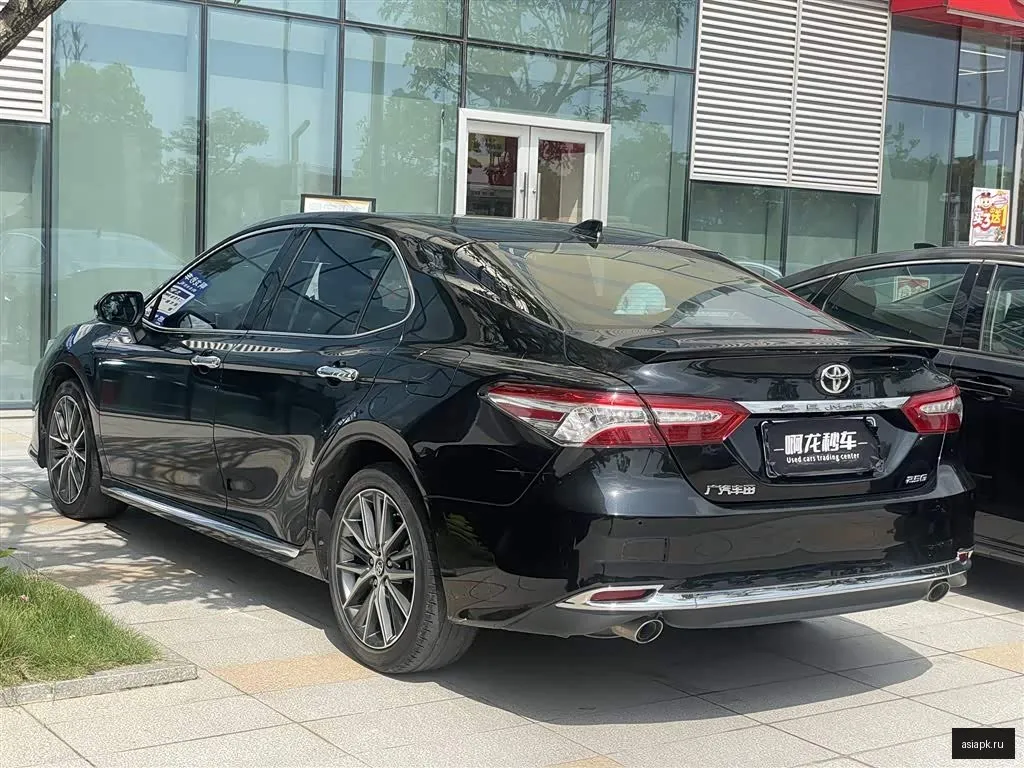 Toyota Camry 3