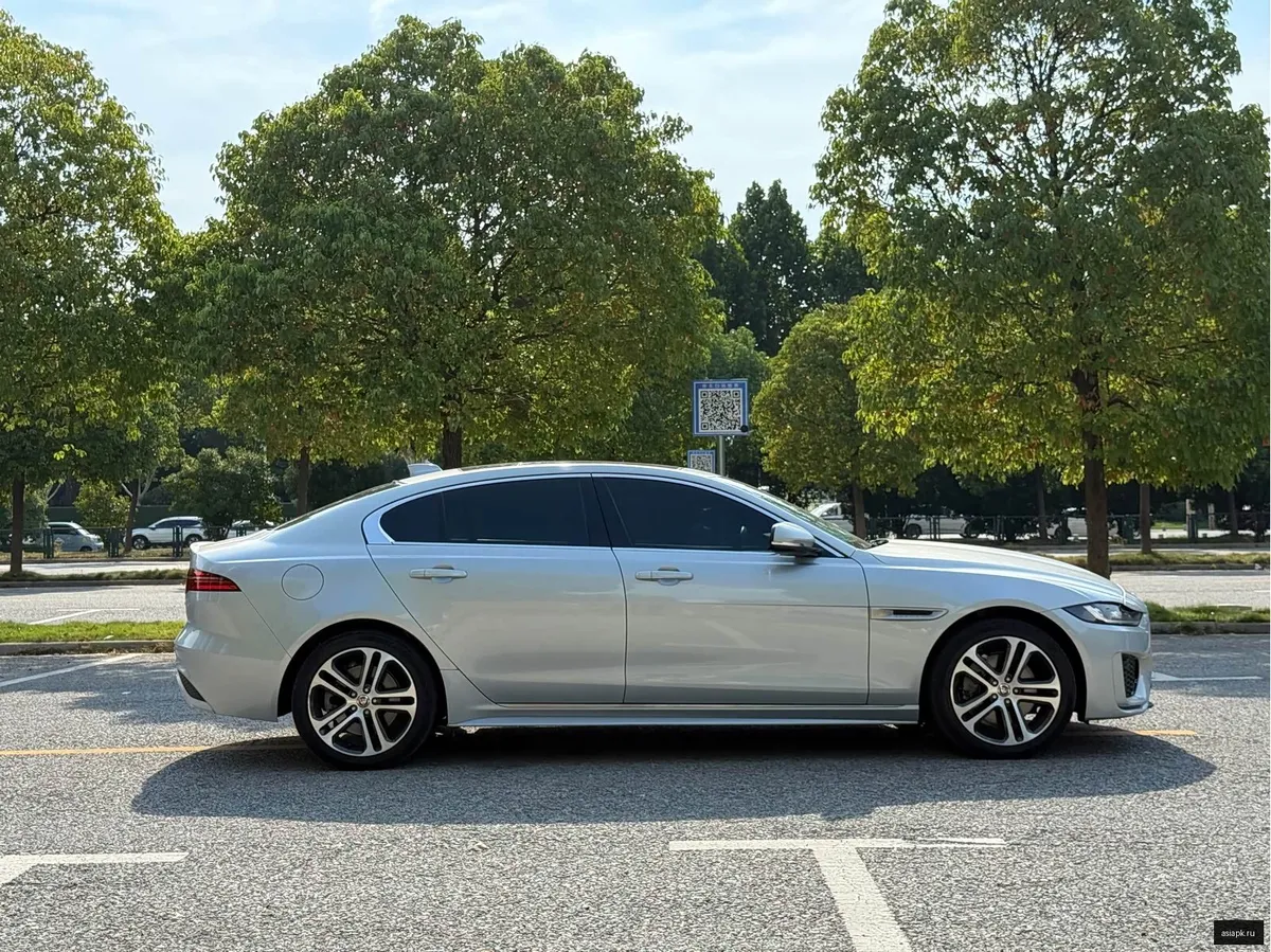 Jaguar XE 5