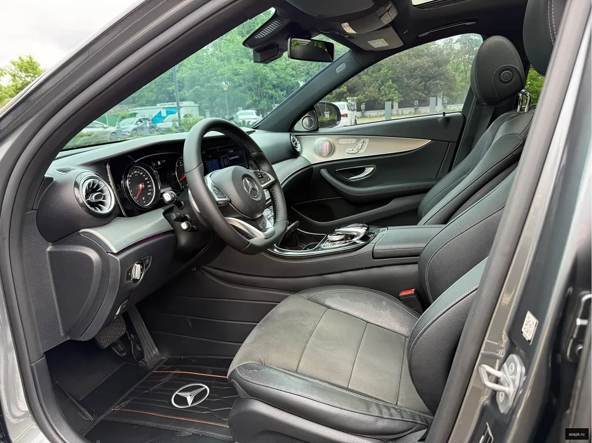 Mercedes-Benz E-Class 4