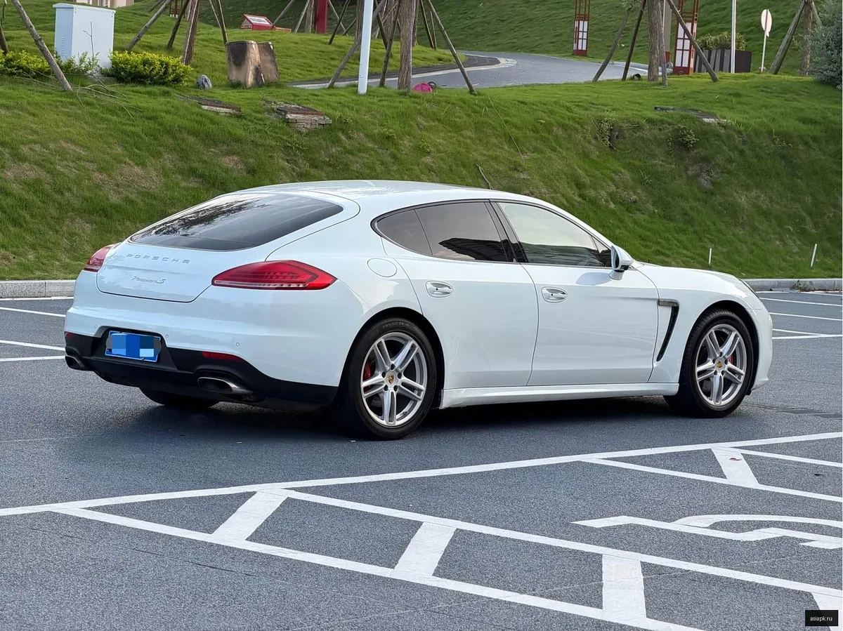 Porsche Panamera 5