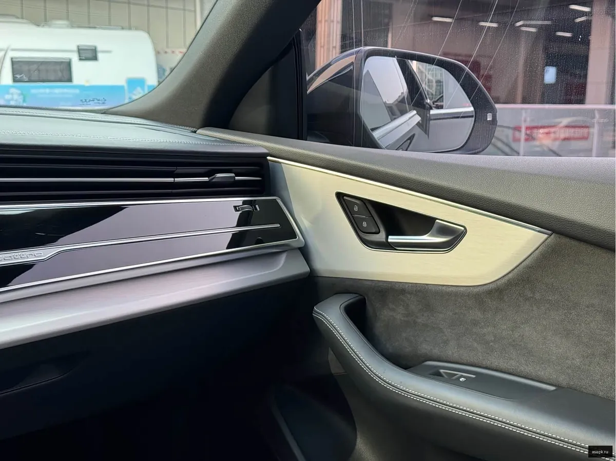 Audi Q8 6