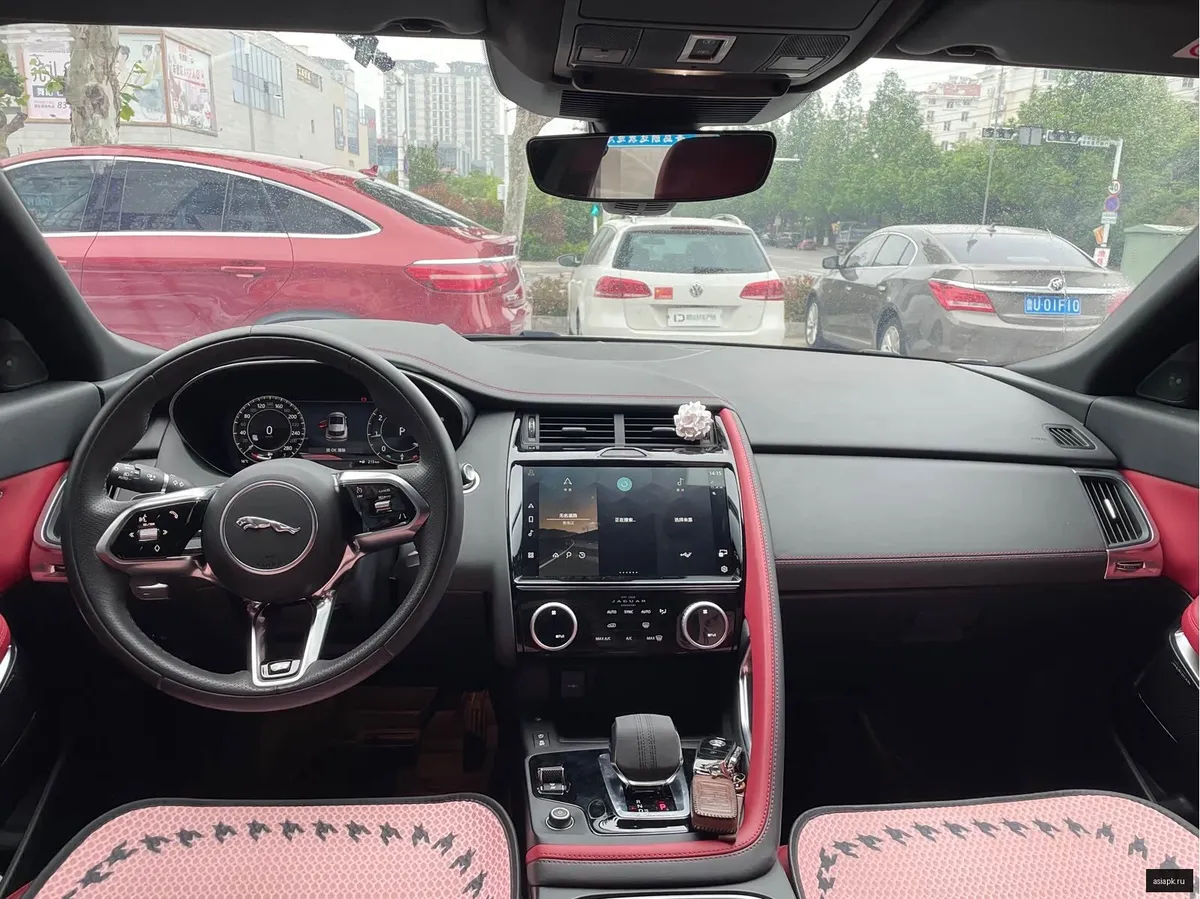 Jaguar E-Pace 4