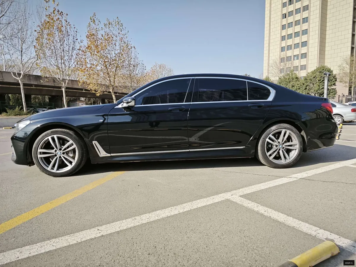 BMW 7-Series 4