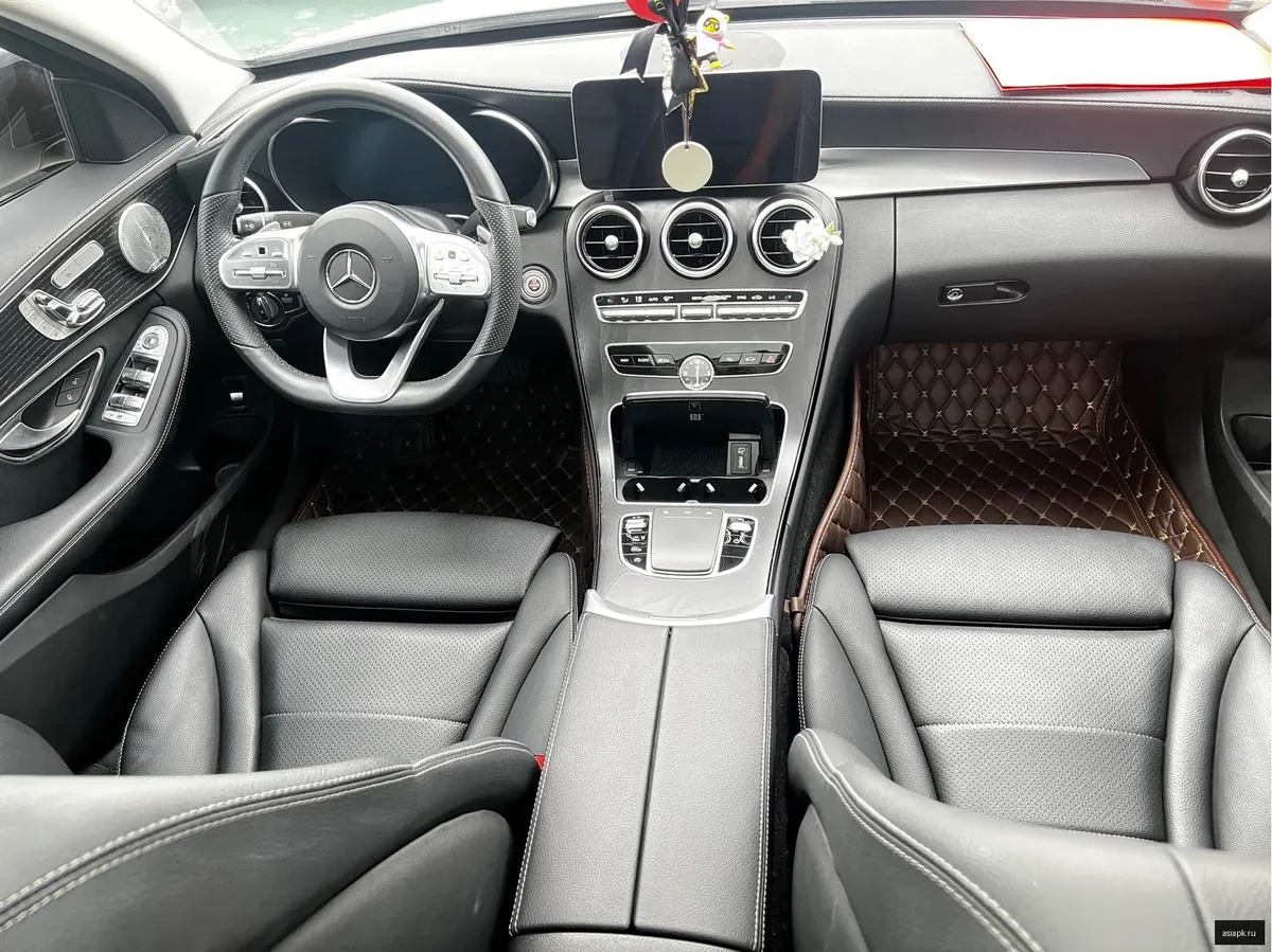 Mercedes-Benz C-Class 4