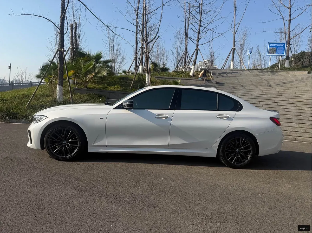 BMW 3-Series 2
