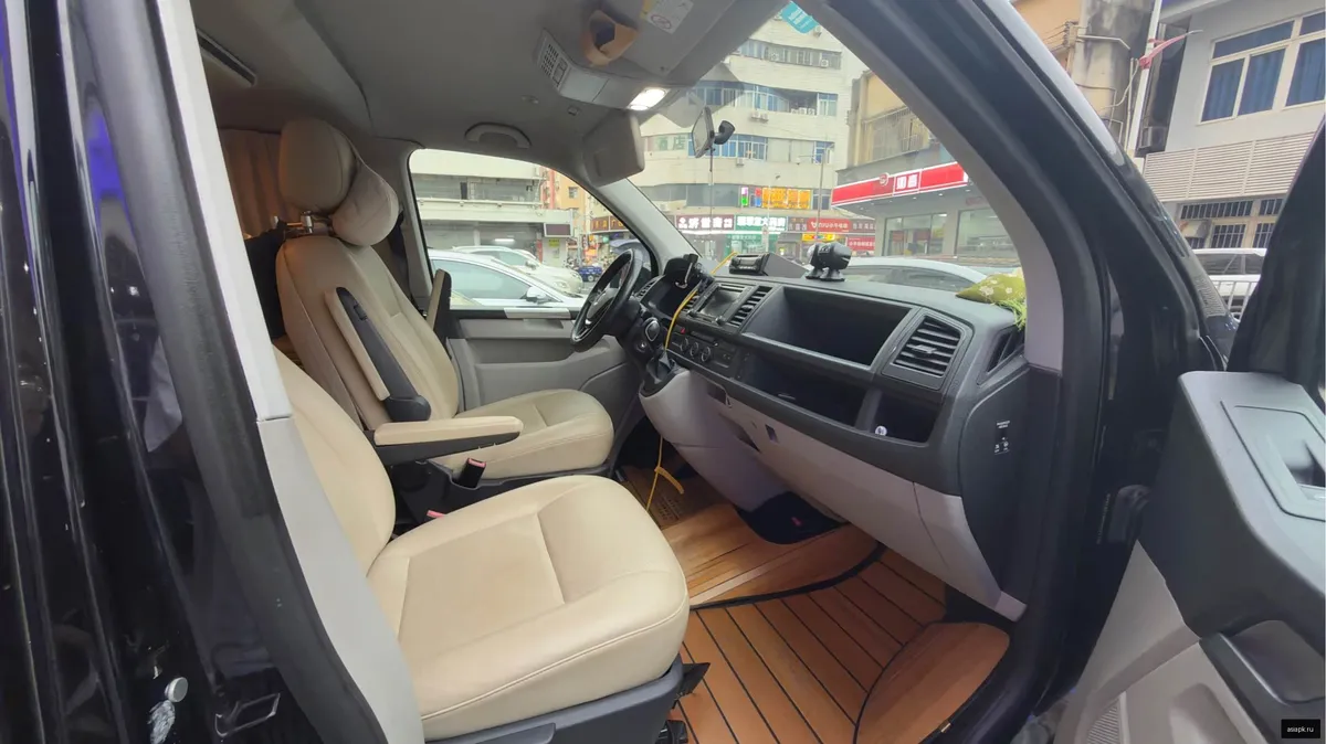 Volkswagen Caravelle 2