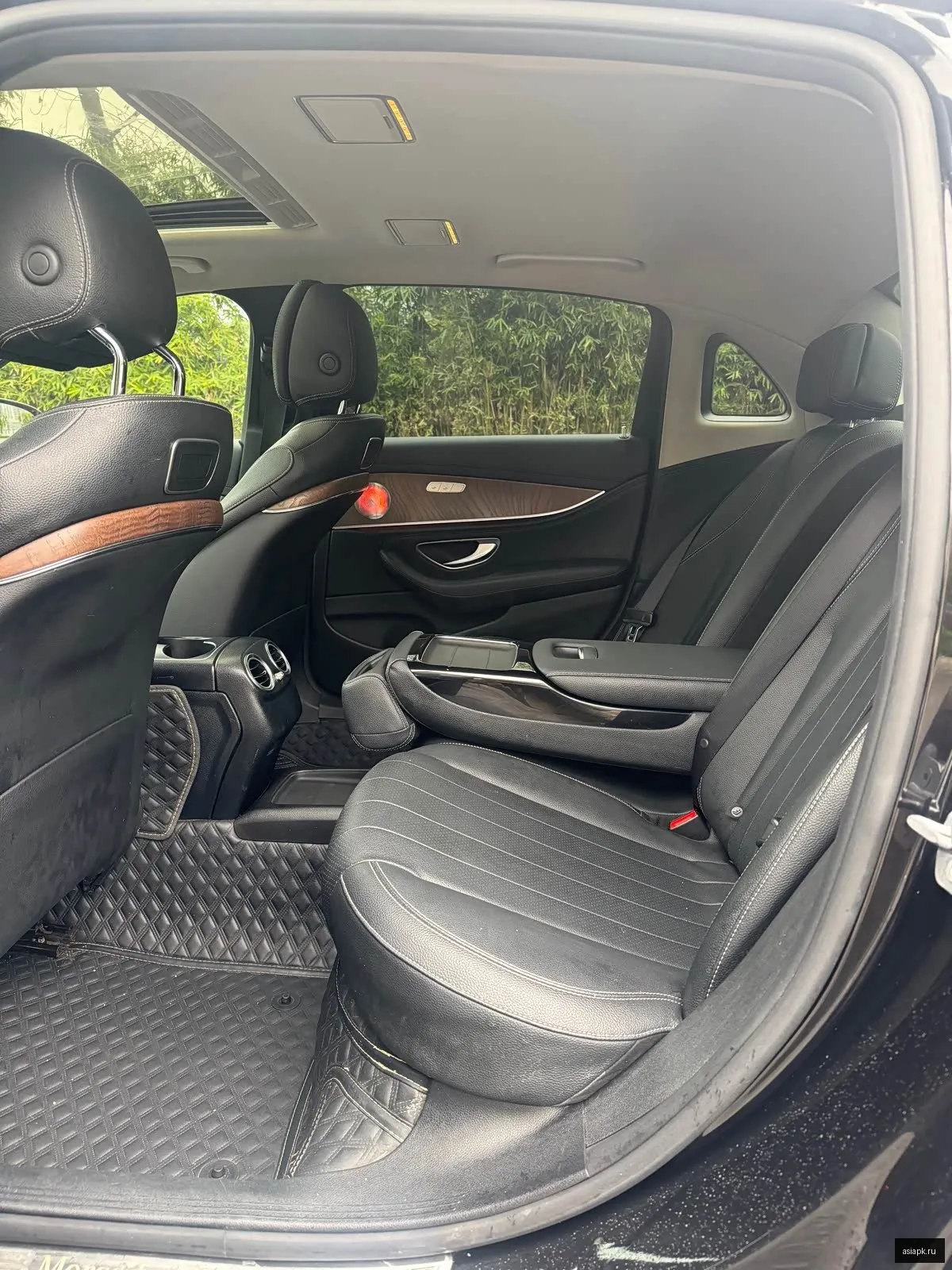 Mercedes-Benz E-Class 5