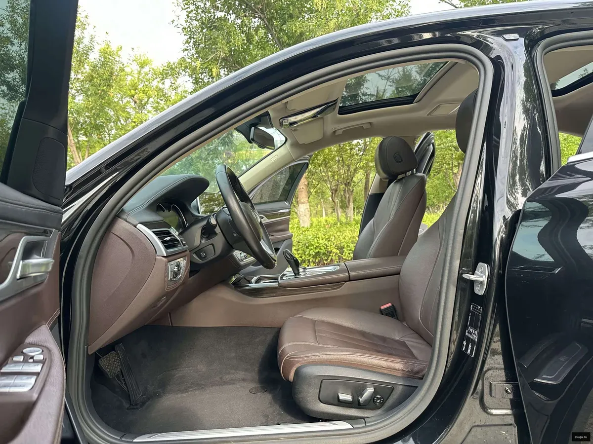 BMW 7-Series 4