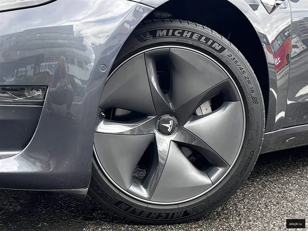 tesla Model Y 6