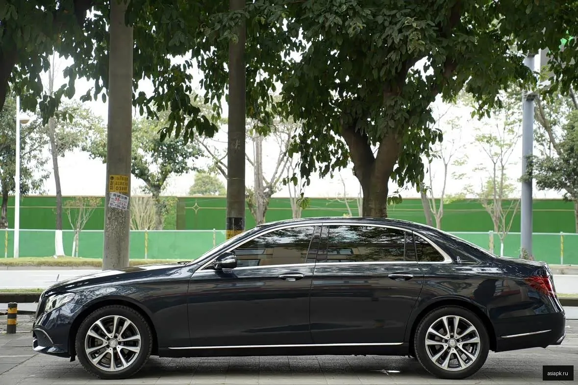 Mercedes-Benz E-Class 4