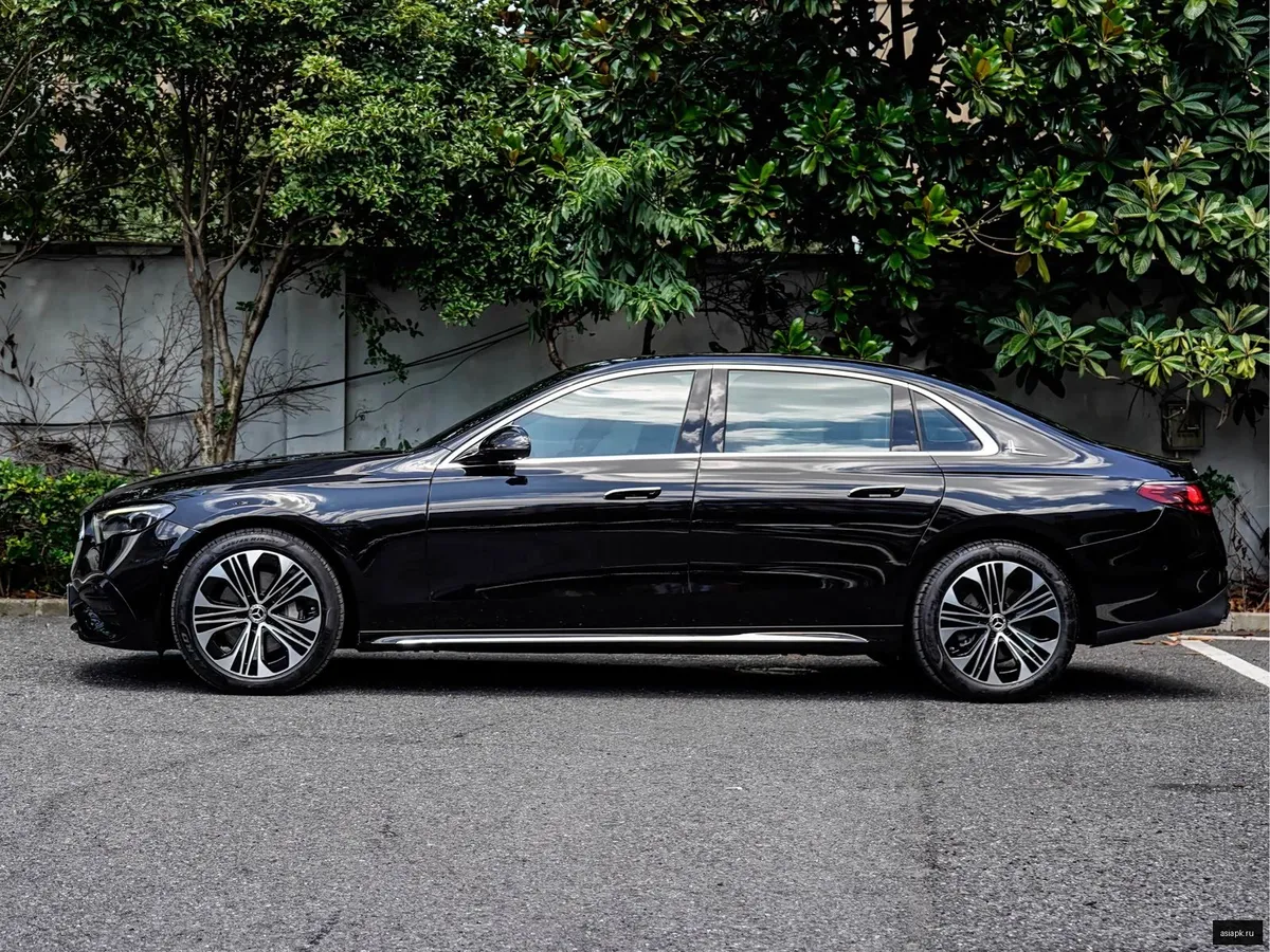 Mercedes-Benz E-Class 3