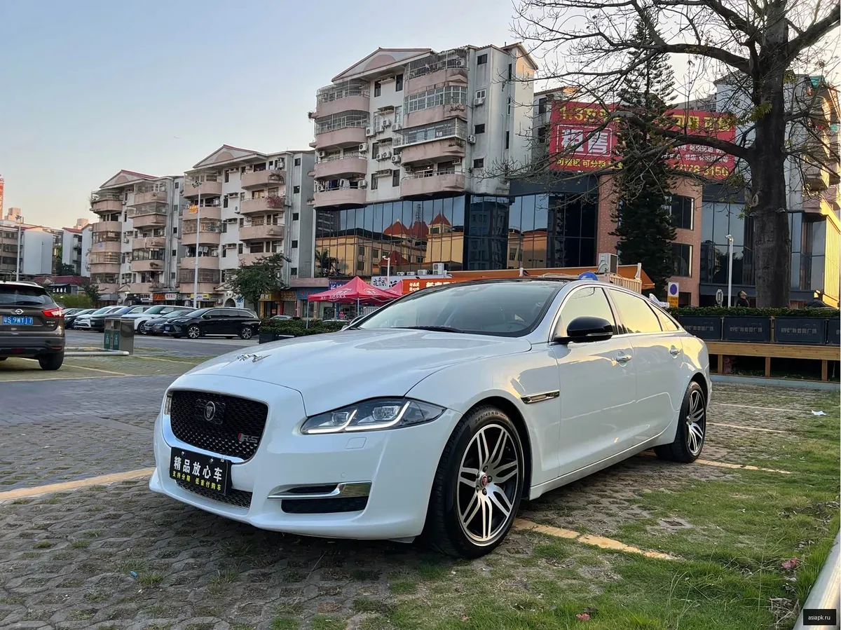 Jaguar XJ 3