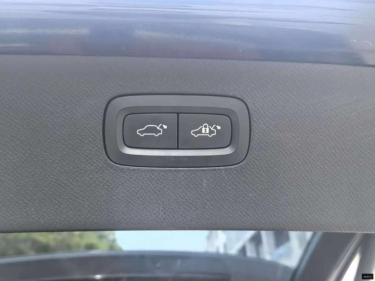 Volvo XC90 6