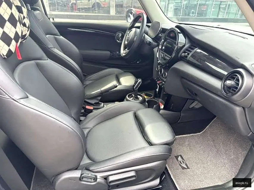 MINI Hatch 6