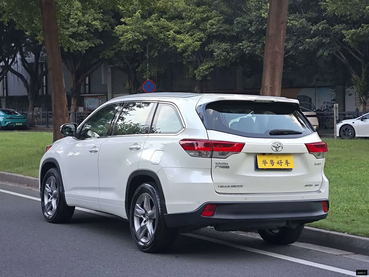 Toyota Highlander 4