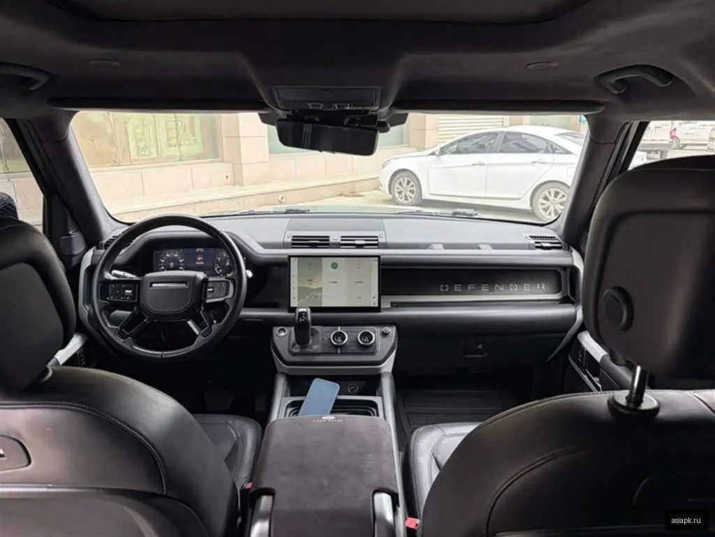 Land Rover Defender 6