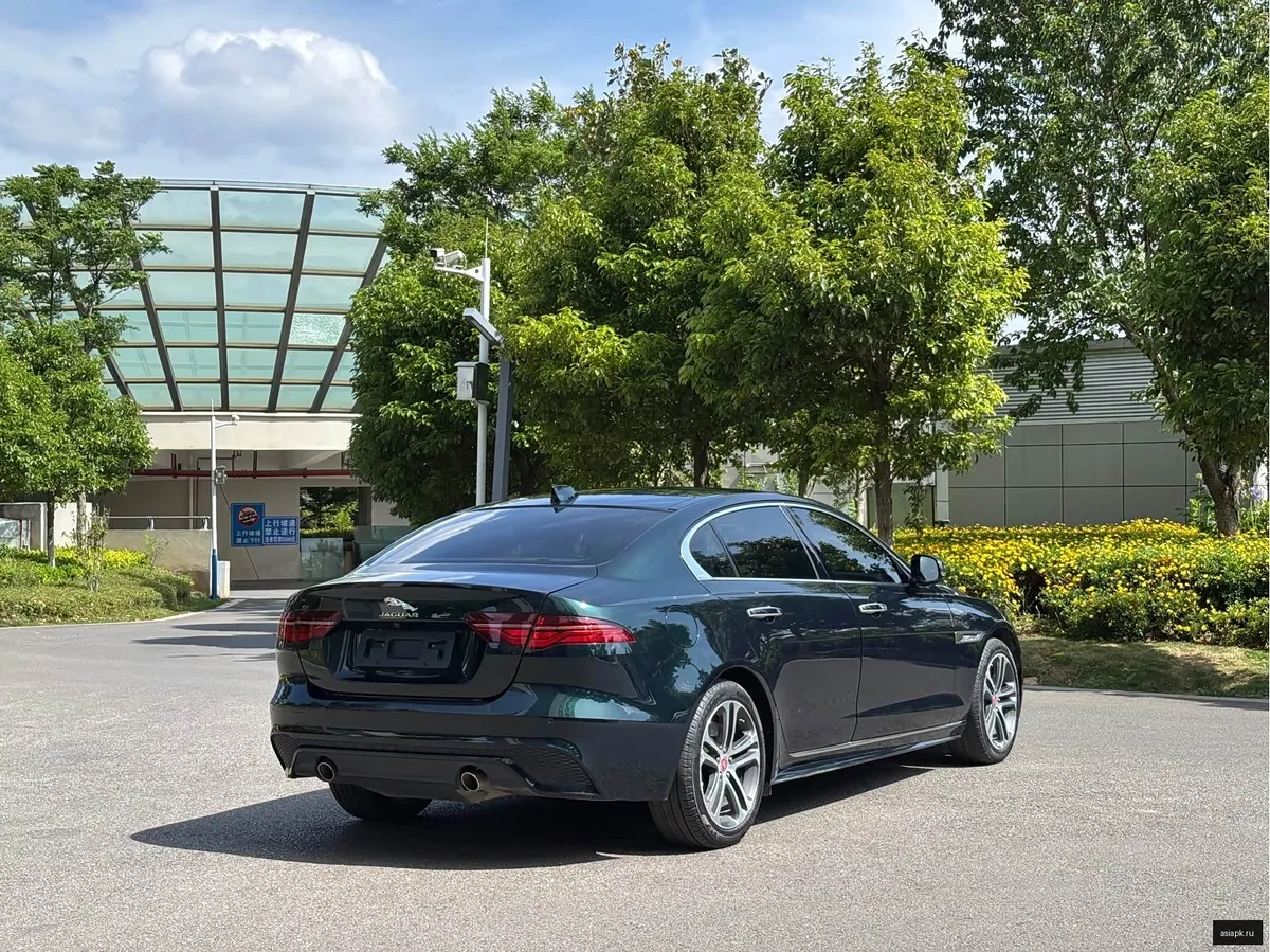 Jaguar XE 5