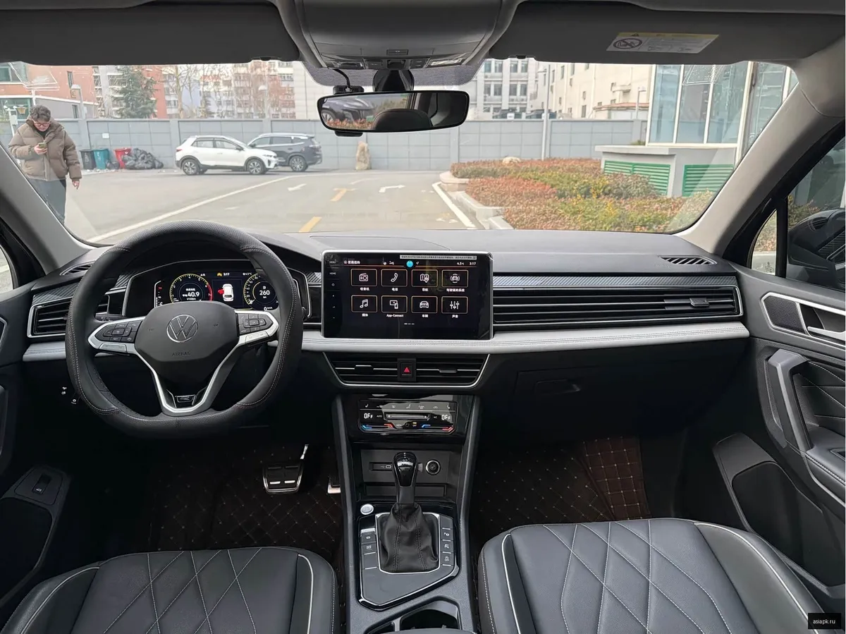 Volkswagen Tiguan L 6