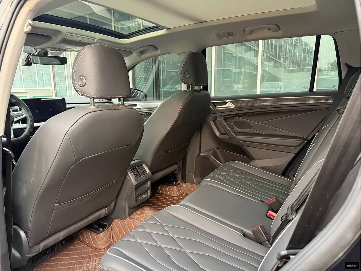 Volkswagen Tiguan L 5