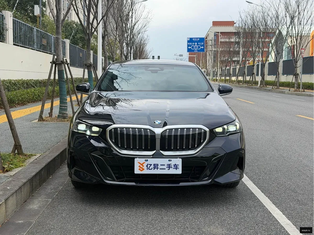 BMW 5-Series 2