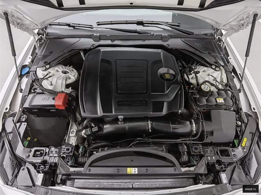 Jaguar XE 6