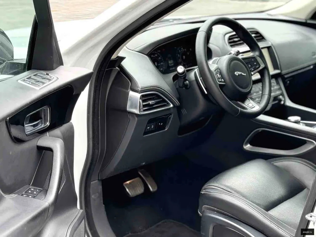 Jaguar F-Pace 4