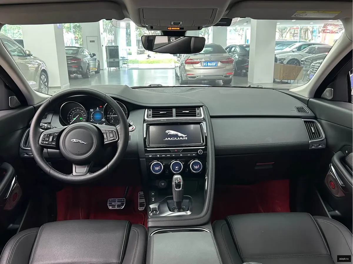 Jaguar E-Pace 5