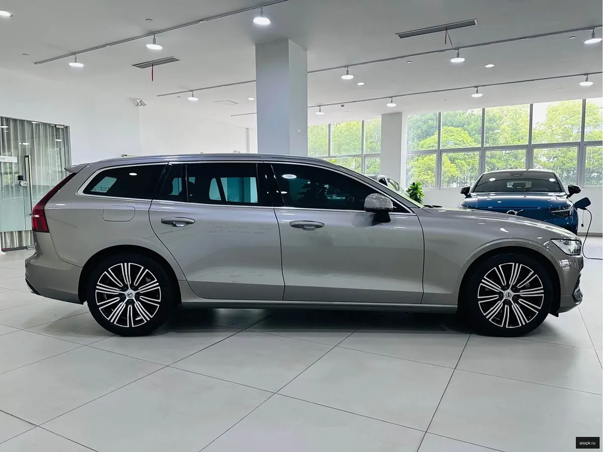 Volvo V60 4