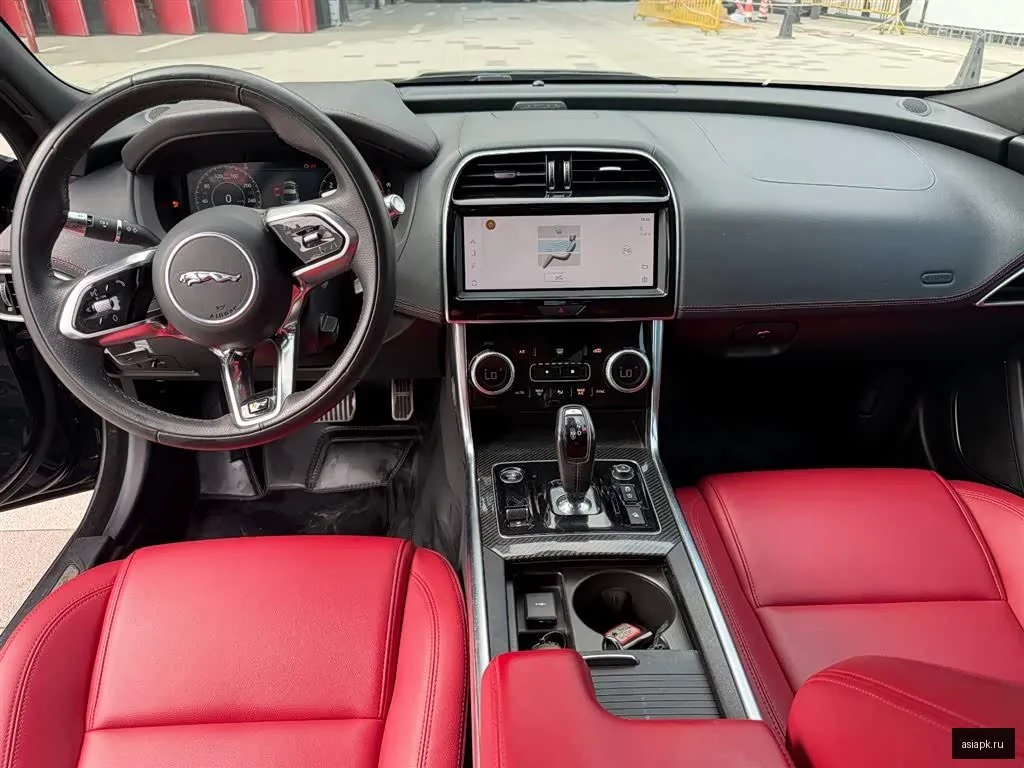 Jaguar XE 4