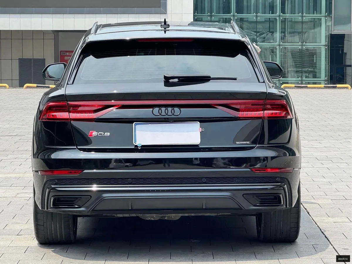 Audi Q8 4