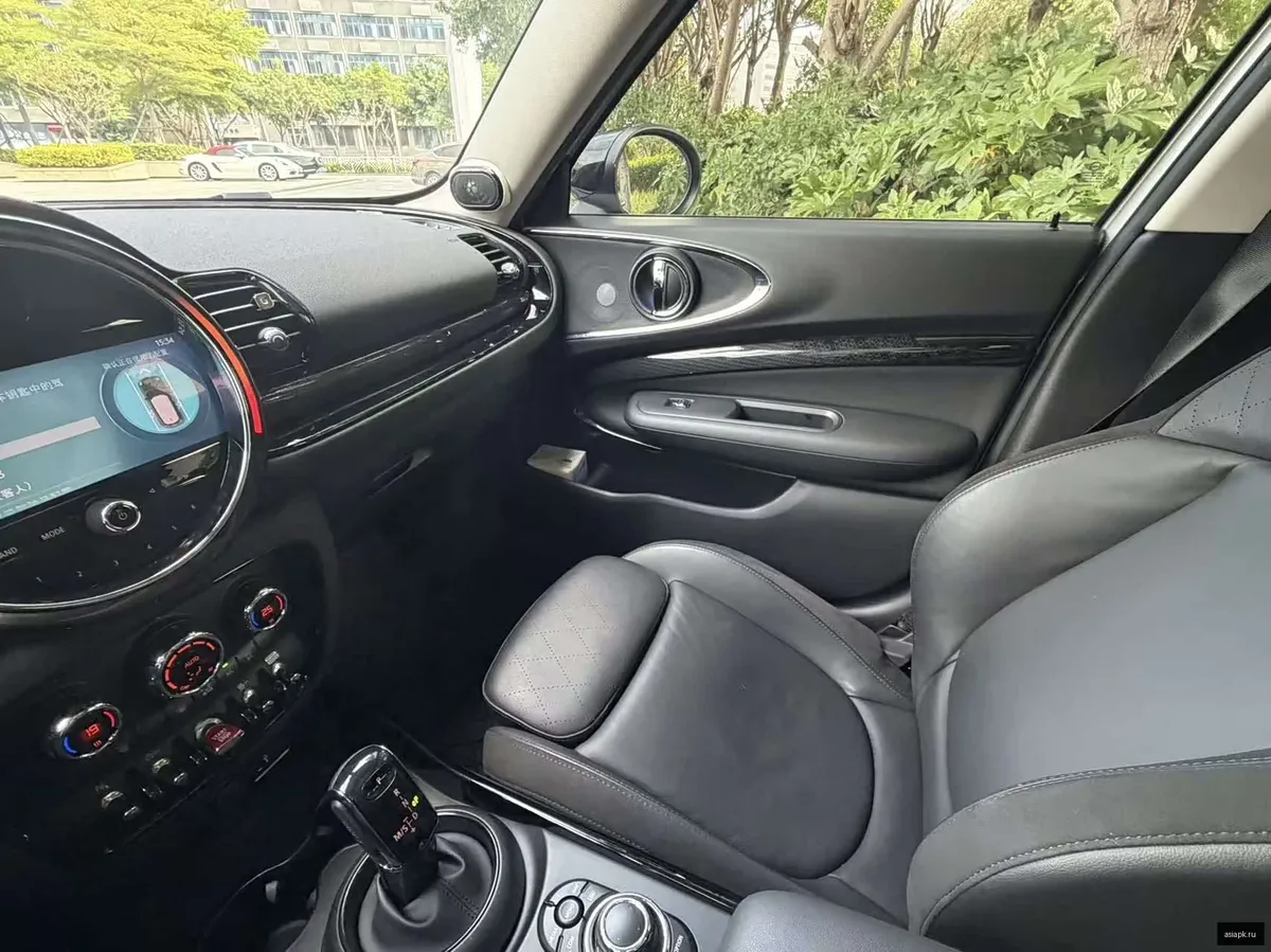 MINI Hatch 6
