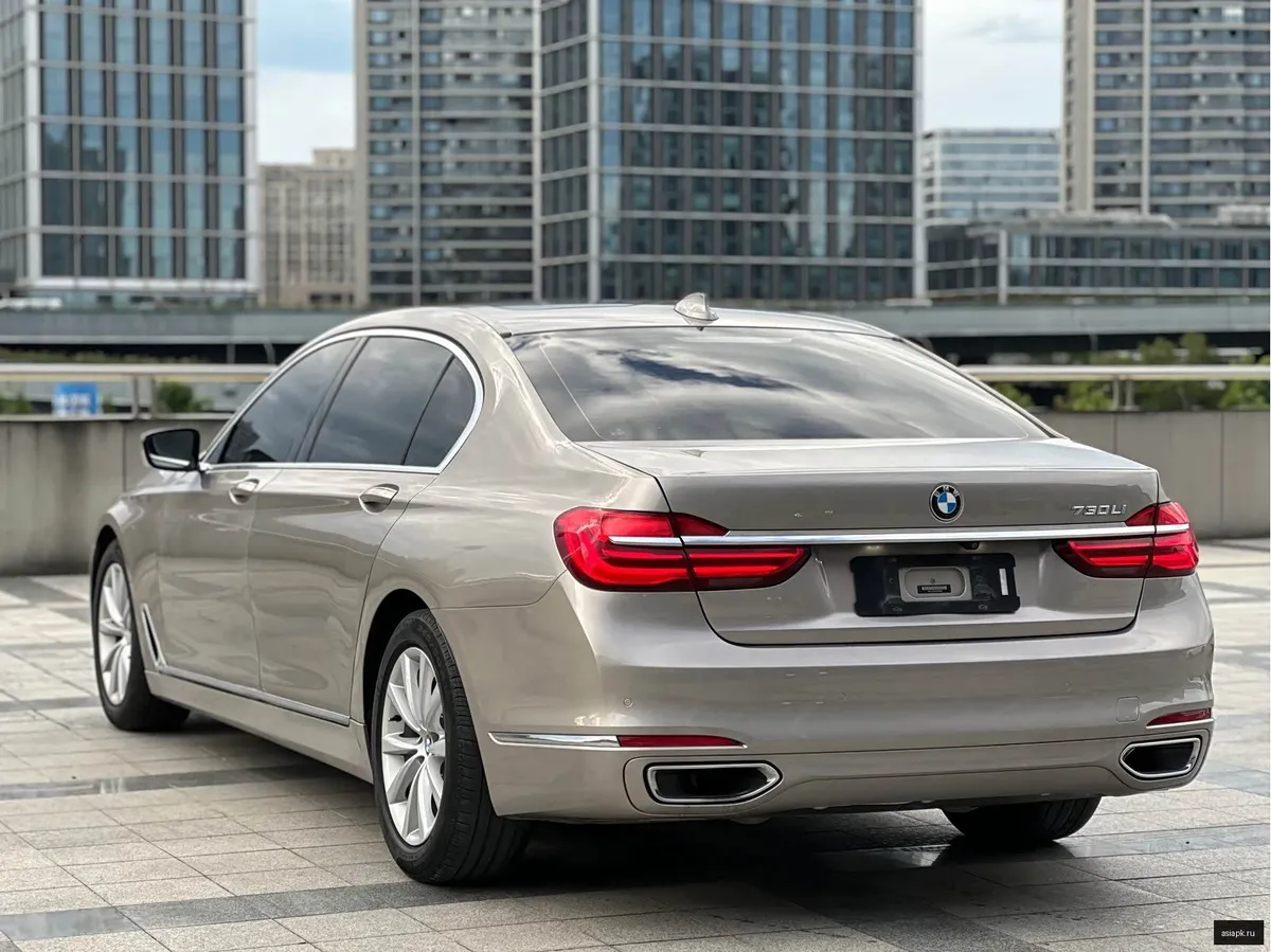 BMW 7-Series 5