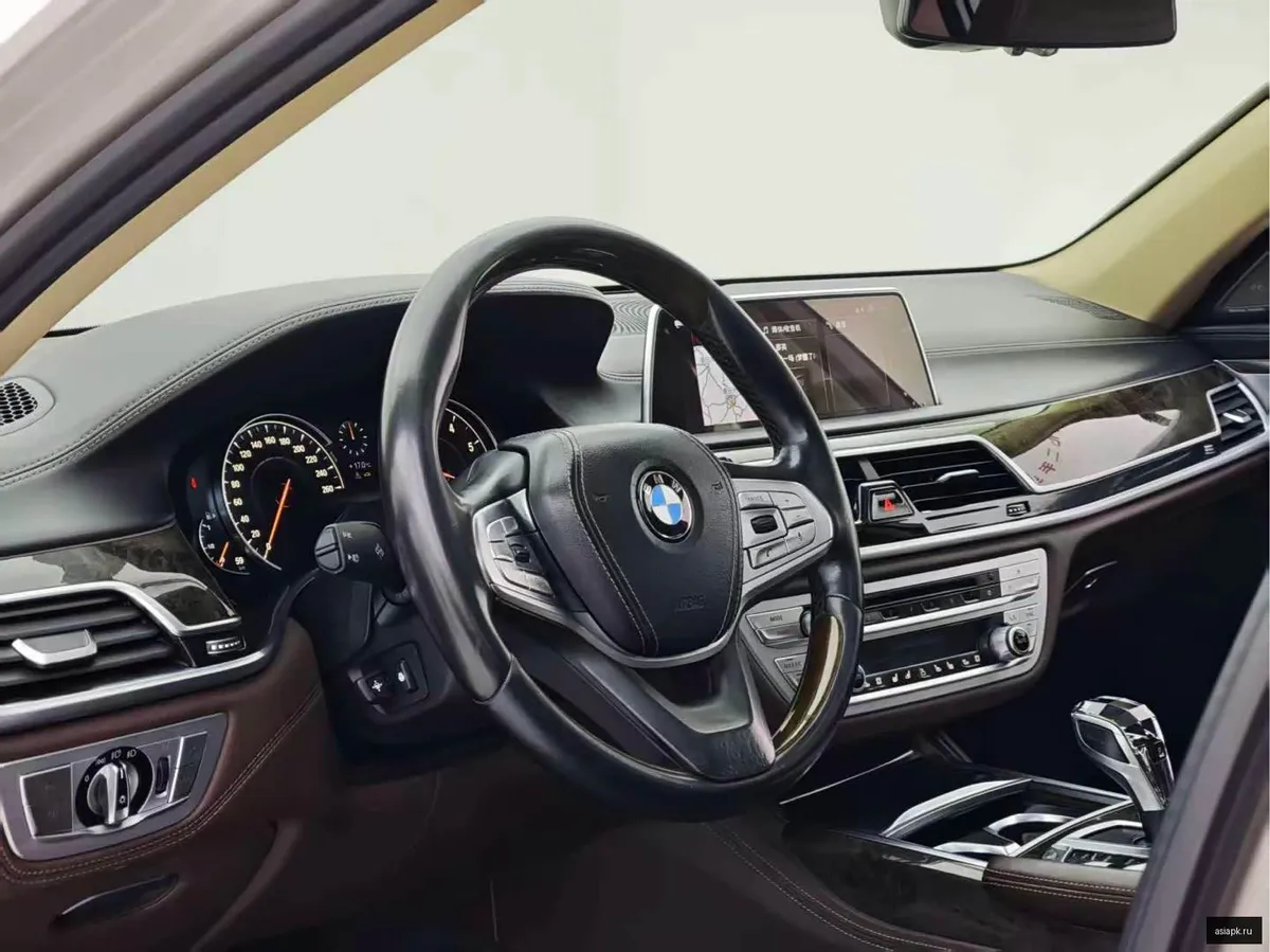 BMW 7-Series 4