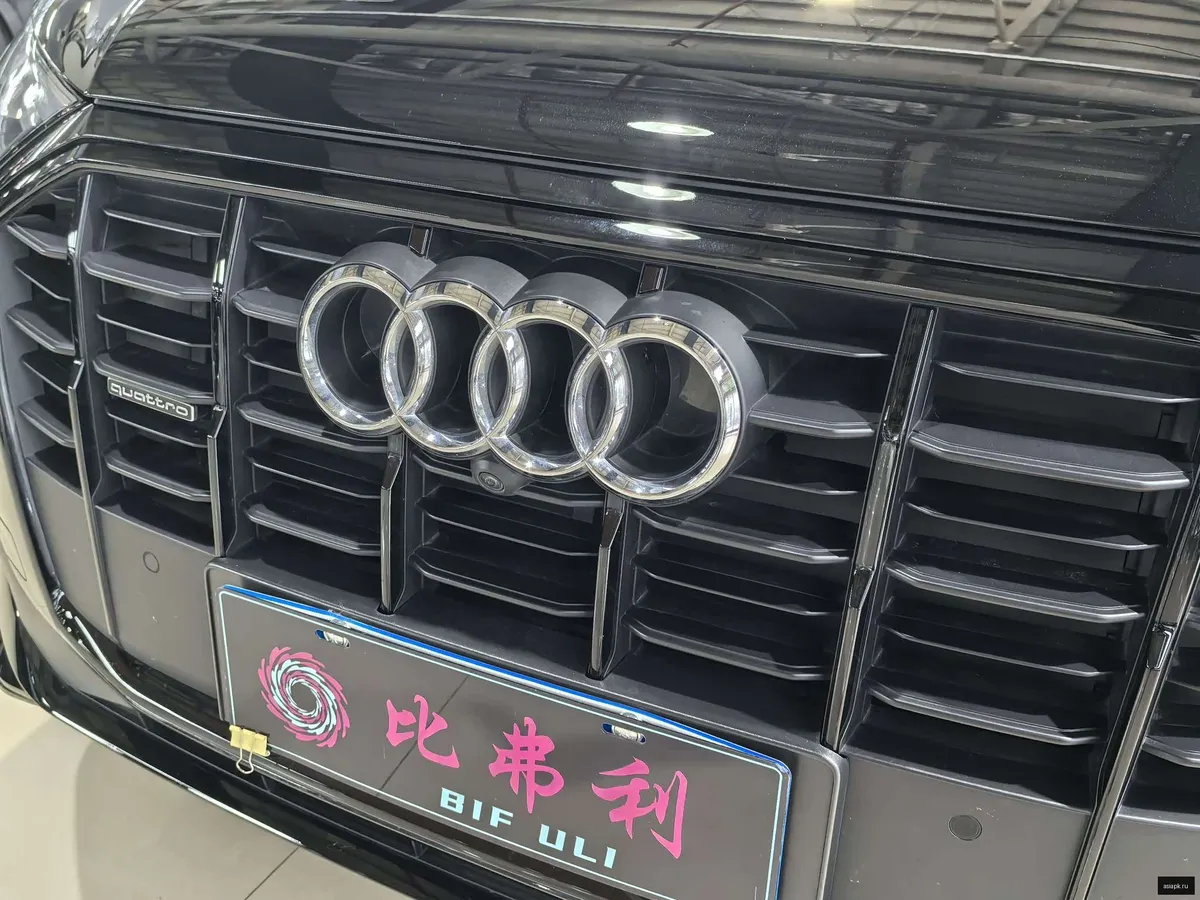 Audi Q7 4