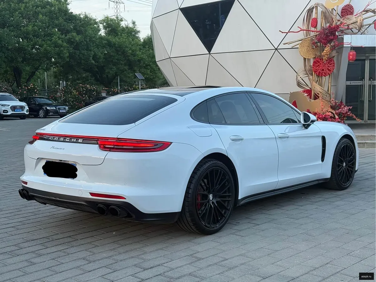 Porsche Panamera 4