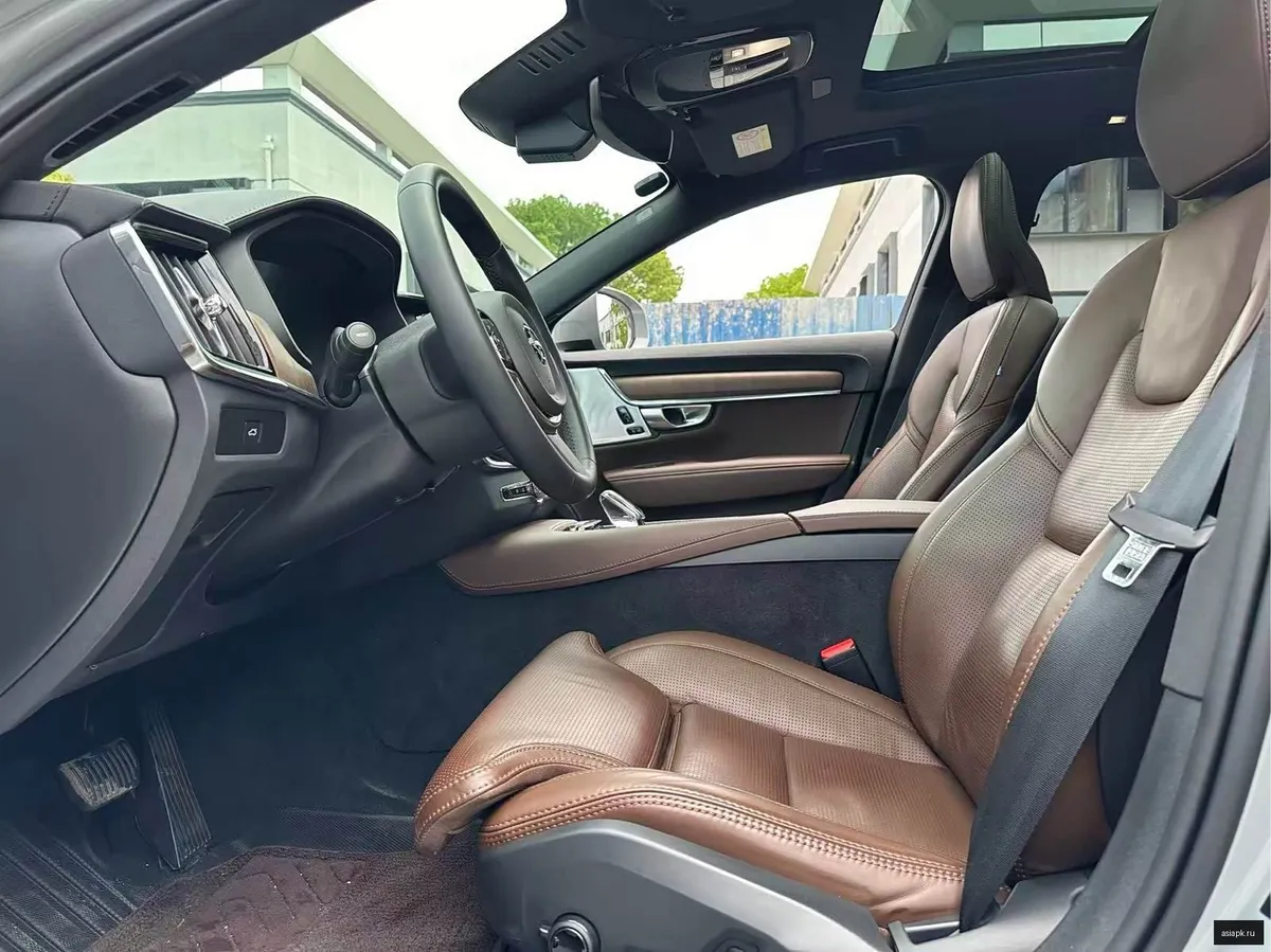 Volvo V90 4