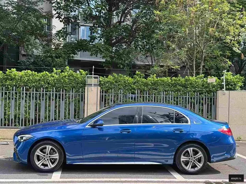 Mercedes-Benz C-Class 2