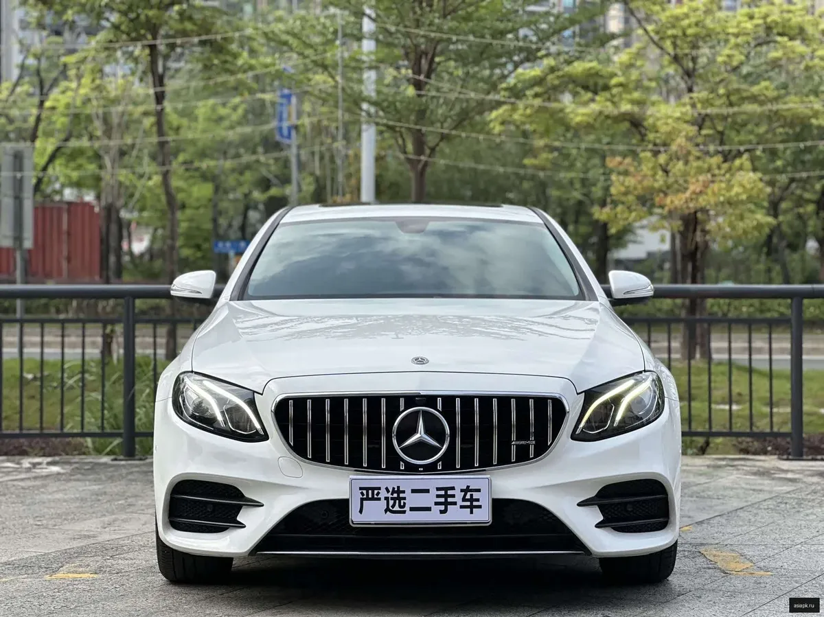 Mercedes-Benz E-Class 3